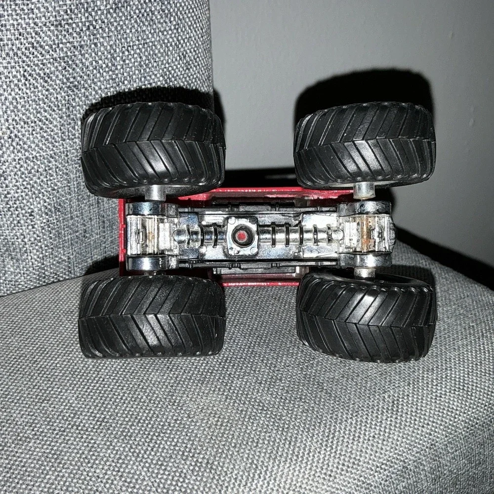 Monster Jam WESTERN RENEGADE‎ WILD WEST Silver Rims Hot Wheels 1:64